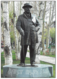 В Ереване открыли памятник известному армянскому меценату