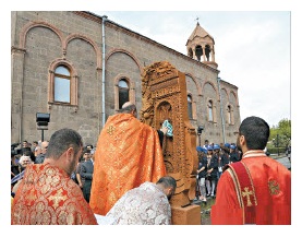 Грачья Погосян: К 100-летию геноцида хачкары хорошо бы  установить во всех армянских церквях мира