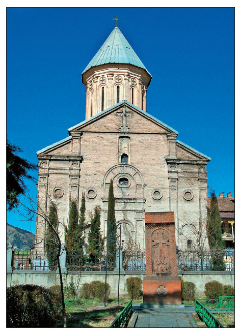Нападение на армянскую церковь:  кому это выгодно?