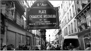 Одна из площадей девятого квартала Парижа названа именем Шаварша Мисакяна