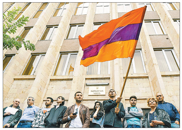 Референдум по поправкам в армянскую  Конституцию завис в неопределенности